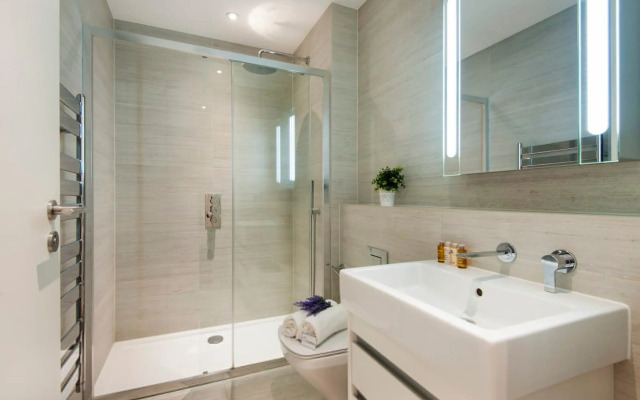 Vibrant 2BR Retreat in Baker Street