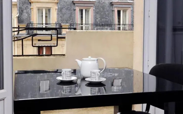 Studio charmant avec balcon et vue sur Tour Eiffel