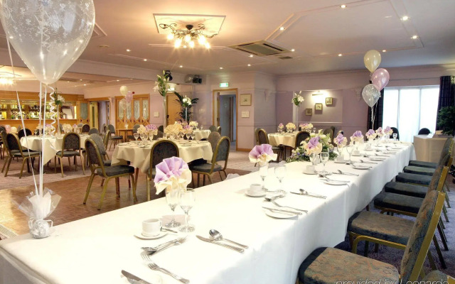 Holiday Inn A55 Chester West by IHG