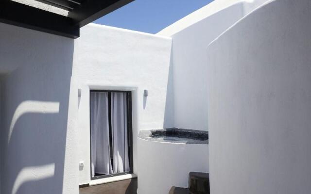 Oia Suites