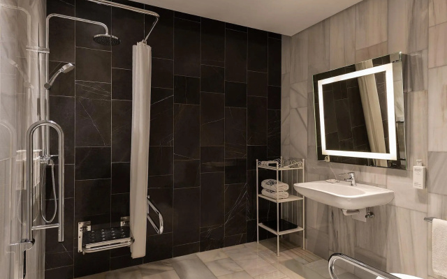 Th8 Palm Dubai Beach Resort, Vignette Collection, by IHG