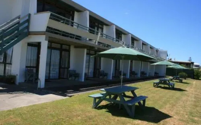 Whispering Sands Motel