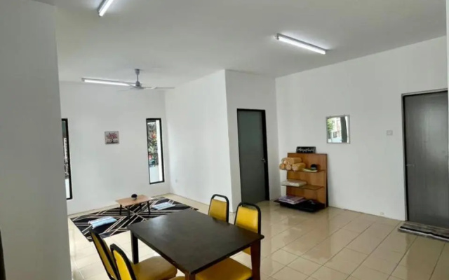 Inderaloka Villa 23A Free Parking – Guest Rooms – Pelabuhan Klang