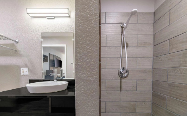 Motel 6 Topeka Northwest