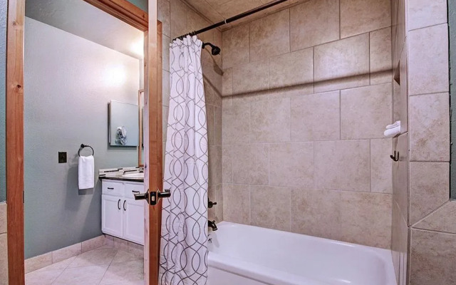 Ski Hill 27 2 Bedroom Condo by RedAwning