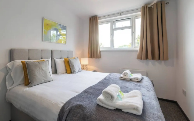 The Elderns Spacious 2BR Netflix Parkingshops