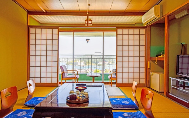 Shirahama Seaside Hotel