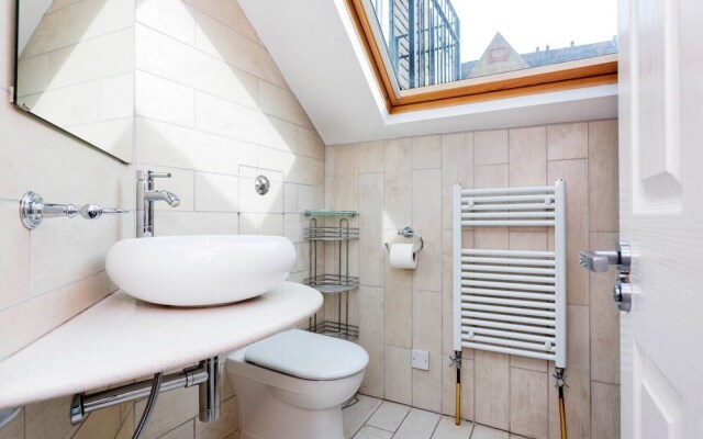 Bridge Lane Residence