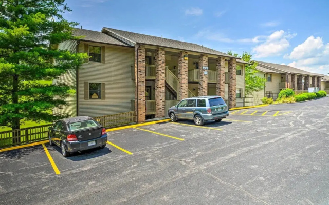Pet-friendly Branson Retreat w/ Pool & Golf Access