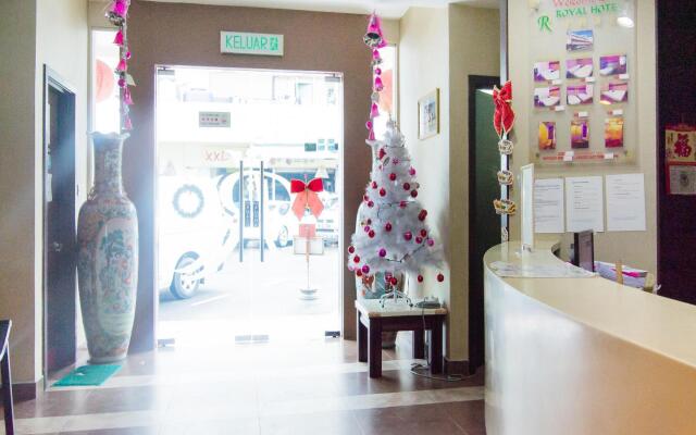 SUPER OYO 89408 Royal Hotel