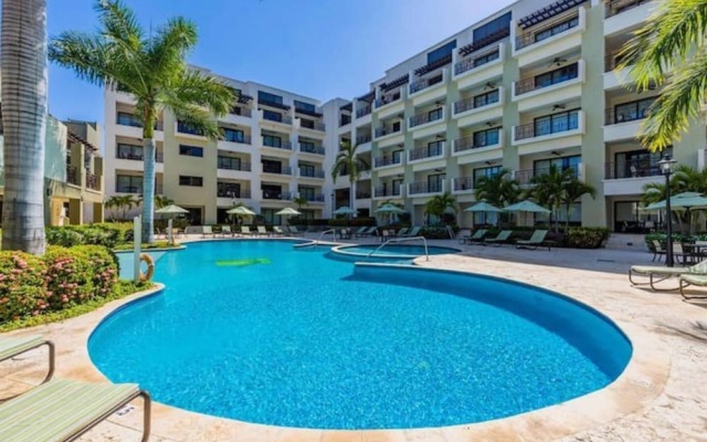 Unique 2BR Penthouse w Privaterooftop Palmbeach