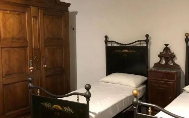 Beautiful residence, sleeps 6, a free breakfast