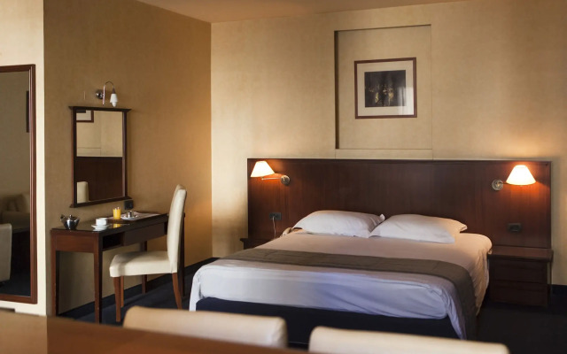 Mayflower Hotel