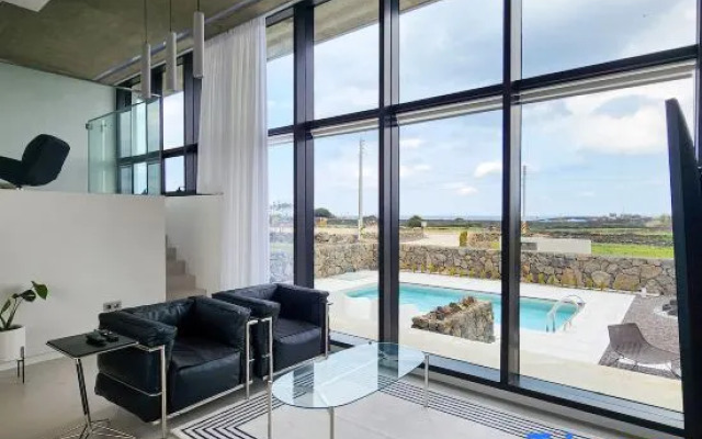 Window Lounge_poolvilla