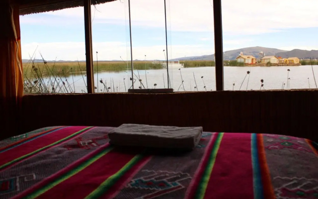 Titicaca Floating Lodge