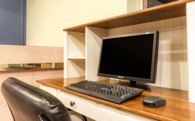 Days Inn by Wyndham Airport - Phoenix