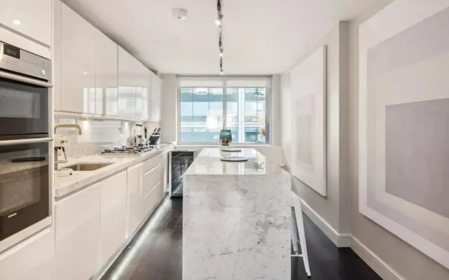 Luxurious 3-bed 2-bath Apartment in Belgravia
