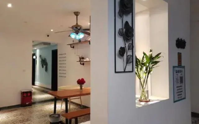 There is an inn in Sanya lane