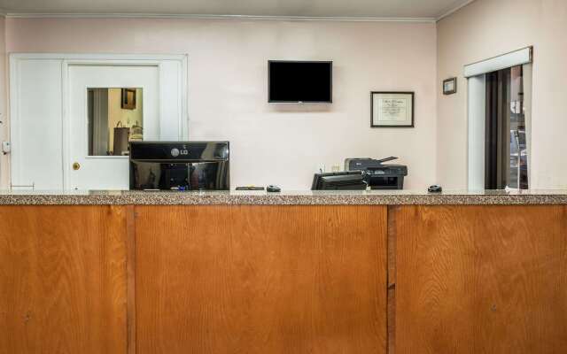 Super 8 by Wyndham San Marcos