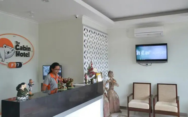 Cabin Hotel F77