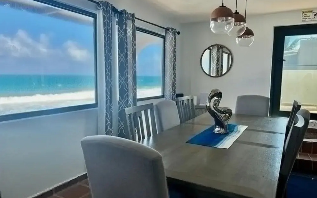 4 BR Kikita Beach Villa Oceanfront w Pool