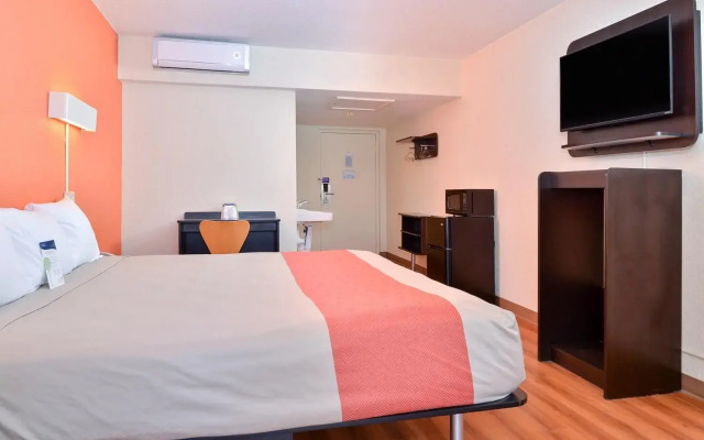 Axiom Hotel
