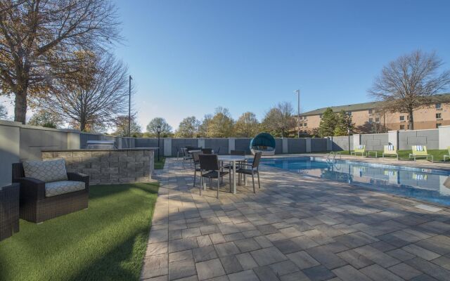 DoubleTree by Hilton Winston Salem - University