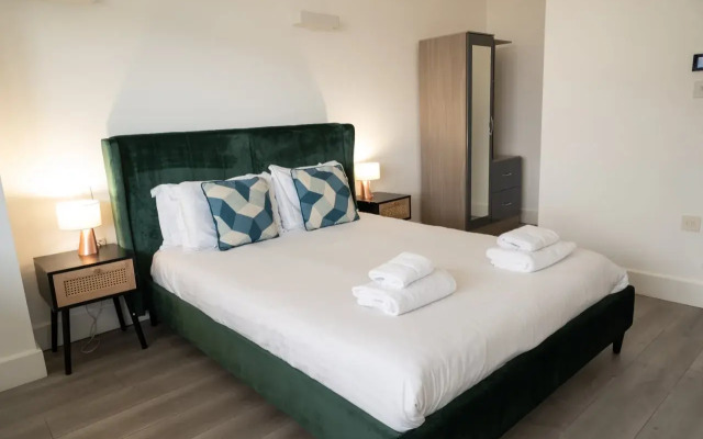 Charles Hope Apartments - Brentford