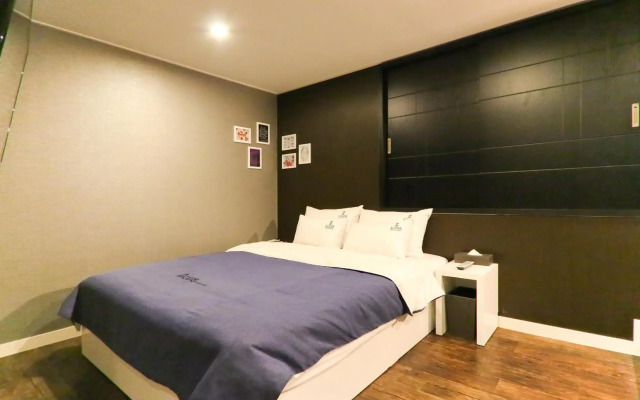 Louis Hotel