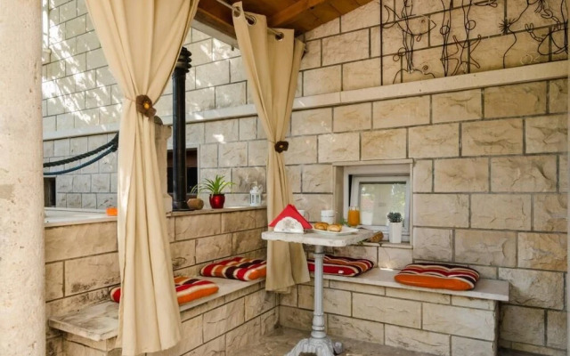 Apartment Wild Orange