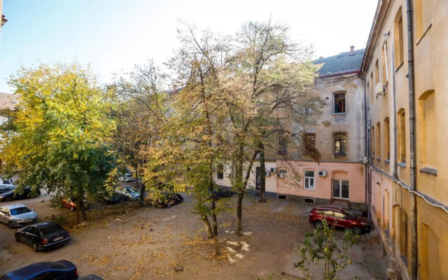 Old Square Apartments 3