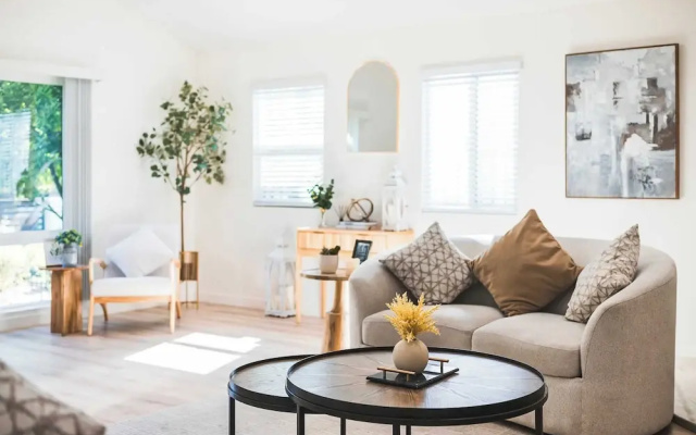 Not Affected by the Fire/spacious Modern Retreat w Luxury Amenities & Style
