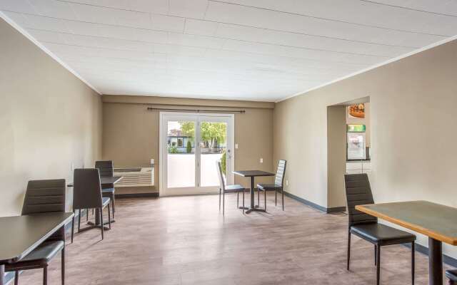 Rodeway Inn Gorham Riverside