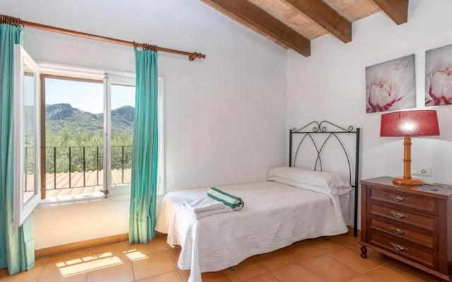 Traditional Charm With Private Pool