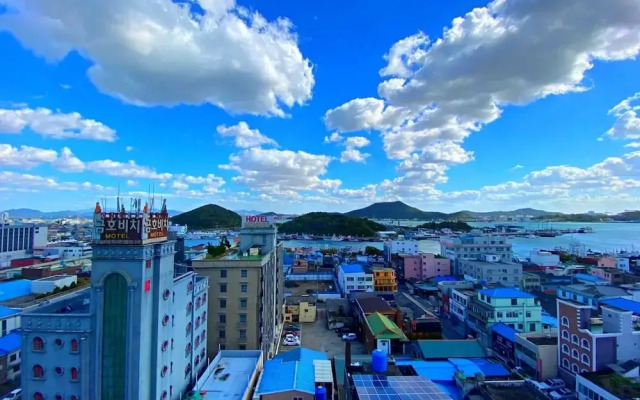 F-one Hotel