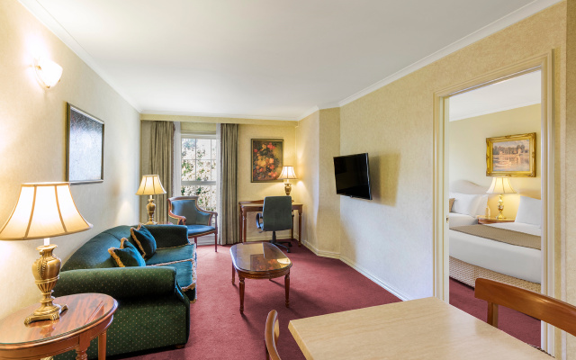 Canterbury International Hotel