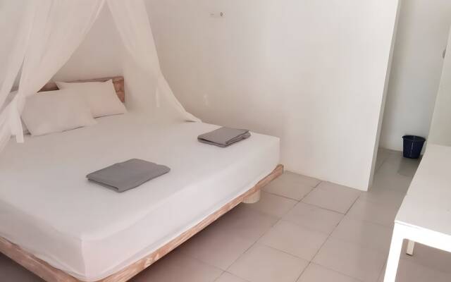 THE VILLAGE INN Rua Beach