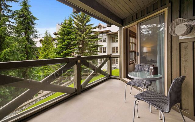 Blackcomb Springs Suites by CLIQUE
