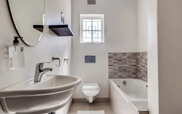 First Avenue Guesthouse