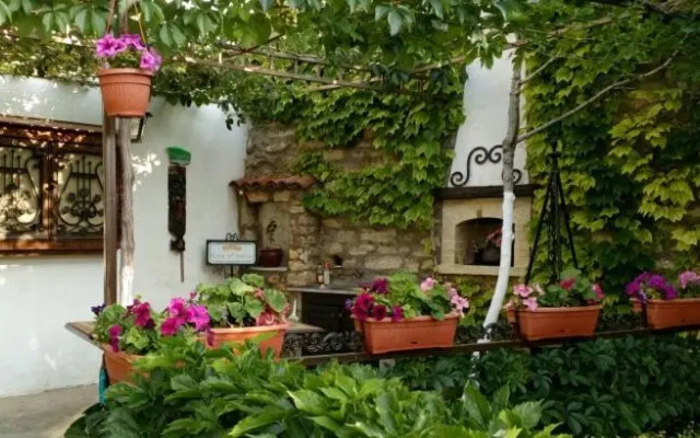 Retro - 19th Century Guest House