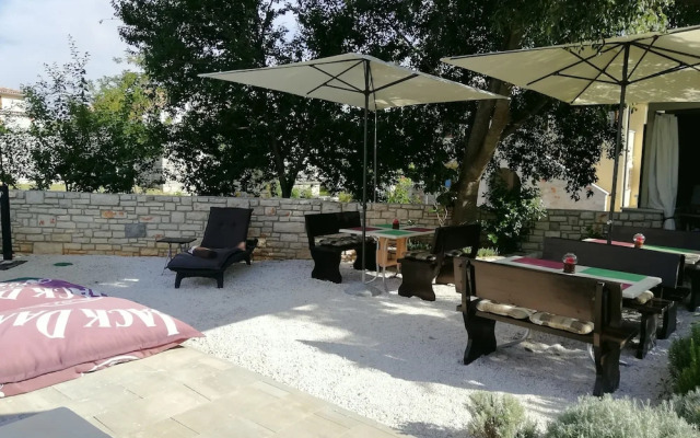 Private Acommodation Istrasoley