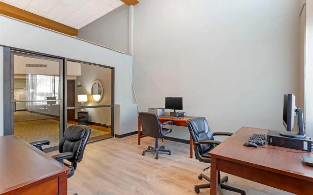 Clarion Hotel & Conference Center Lansing West