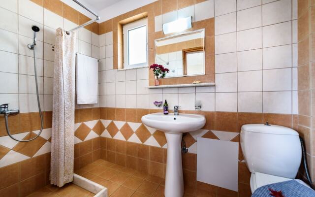 Panos Beach Hotel