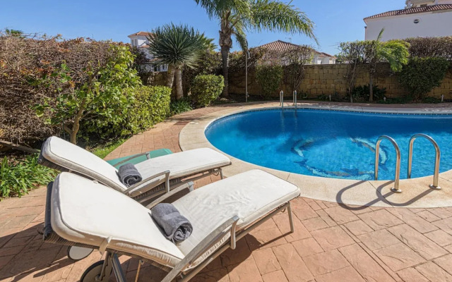 Villa Riviera in Urbanizaci n Riviera Sol