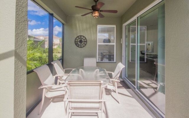 Oakview 4213 6 Br villa by RedAwning