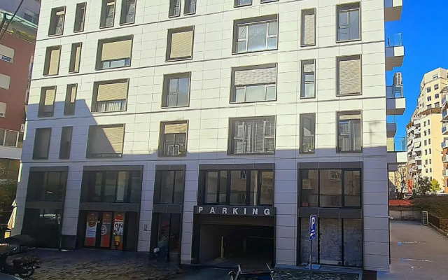 Sunny Apartment - Blloku Tirana, near Lake