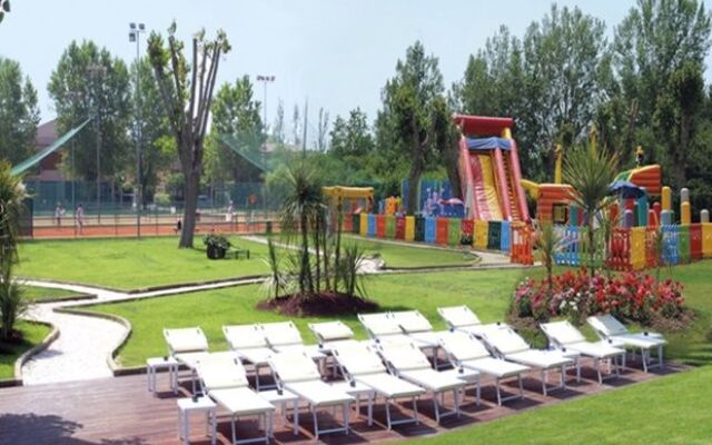 Hotel Sabrina Village