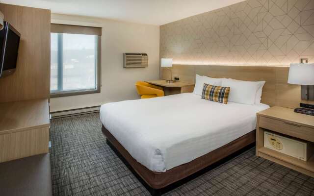 Days Inn & Suites by Wyndham Duluth by the Mall