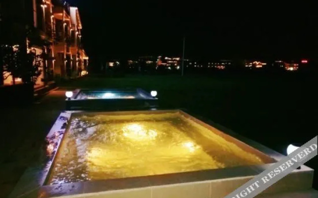 Puzhehei 72 Hou Star Lotus Hot Spring Hotel
