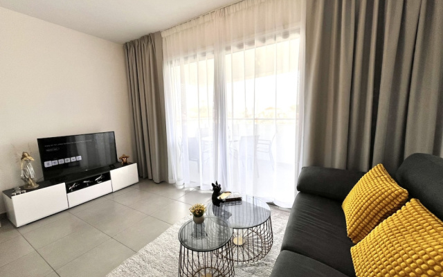 127 NIC - Stay Sun Line Apartment